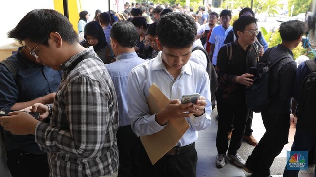 Warga Pesimis Kerja, IKLK Turun ke 105 – Ekonom Sarankan MagangHub dan Padat Karya