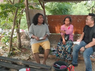 ODGJ yang Viral Ditemukan di 'Termangu Mangu' Akhirnya Bertemu Keluarga