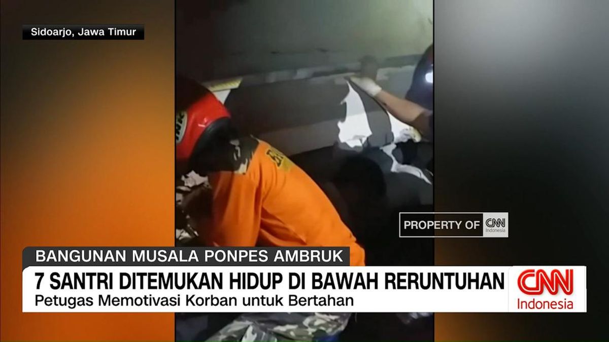 VIDEO: Tujuh Santri Ditemukan Masih Hidup di Bawah Reruntuhan Musala
