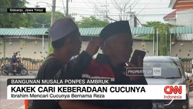 VIDEO: Ambruknya Bangunan Musala, Kakek Cari Keberadaan Cucunya