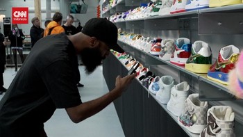 VIDEO: Pameran 'Virgil Abloh: The Codes' Dibuka di Paris