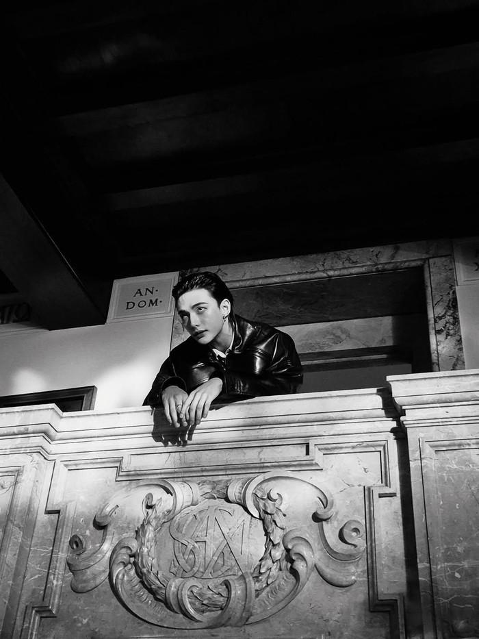 Tidak ada yang bisa menyangkal ketampanan sang idol lantaran ia selalu tampil menawan di setiap kesempatan. Namun, ada sesuatu dari look Hyunjin Stray Kids kali ini yang bikin STAY (nama fandom resmi SKZ) makin jatuh hati./ Foto: instagram.com/hynjinnnn