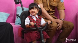 7 Momen Haru Zehan Almira Bocah yang Mengidap Penyakit Langka Dipeluk Host Brownies