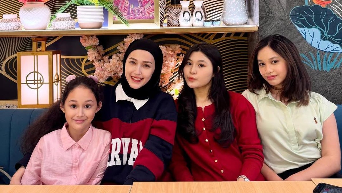 Adelia Pasha & Anak-anak Okie Agustina