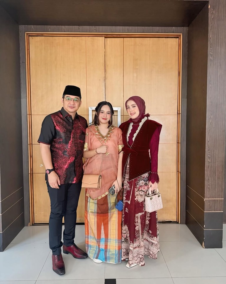 Adelia Pasha & Anak-anak Okie Agustina