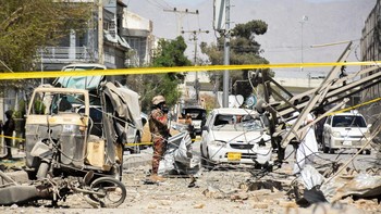 FOTO: Bom Bunuh Diri Tewaskan 10 Orang di Pakistan