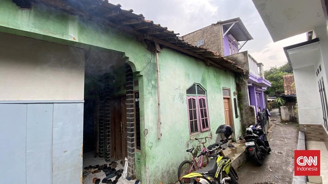 Bunga Rahmawati (17), seorang siswi SMK di Bandung Barat, meninggal dunia pada Selasa (30/9) dengan gejala mirip keracunan.