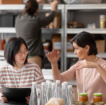 5 Ciri Perempuan Cuek tapi Diam-Diam Peduli, Jangan Salah Paham Lagi!