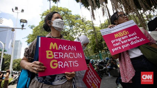 Sikap pemerintah melanjutkan MBG di tengah marak keracunan dianggap sebagai sikap antikritik yang mengarah dehumanisasi. Korban dilihat sebagai statistik.