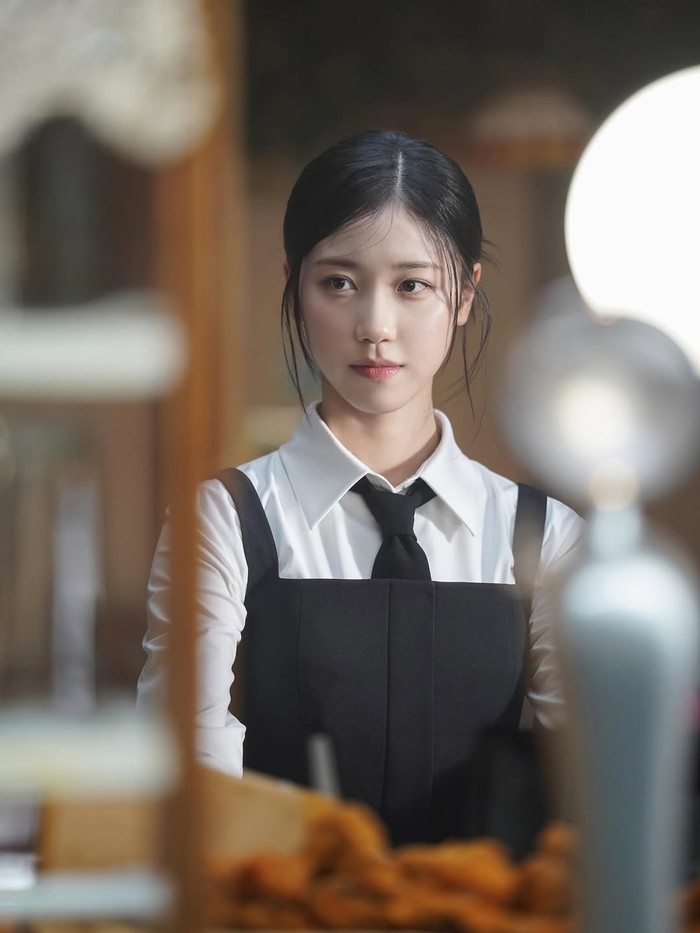 Di usianya yang genap menginjak 19 tahun, Lee Re kembali menyapa para penggemar melalui drama baru Shin’s Project. Menariknya, ia kali ini berperan sebagai pemeran utama bersama aktor Han Suk Kyu dan Bae Hyun Sung./ Foto: instagram.com/noon_company