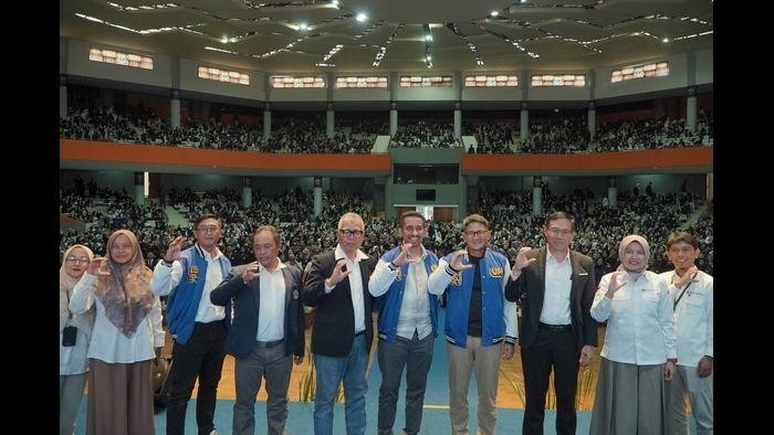 Ribuan Mahasiswa Kuliah Kebangsaan Universitas Negeri Malang (UM) : Tingkatkan Semangat Generasi Muda Berdaya Aktif Menjaga Stabilitas Ekonomi Bangsa.