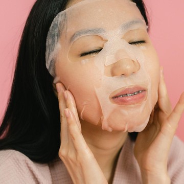 Berapa Kali Sebaiknya Pakai Sheet Mask? Ini Jawabannya Berdasarkan Jenis Kulit
