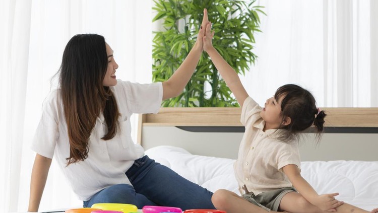 Gen Z Tinggalkan Gentle Parenting, Terapkan Pola Asuh Baru Ini Gen Z Tinggalkan Gentle Parenting, Terapkan Pola Asuh Baru Ini