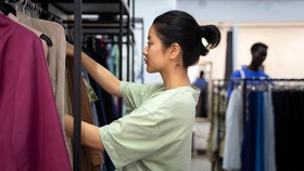 Ini 11 Ciri Kepribadian Orang yang Sering Memakai Baju Itu-itu Saja