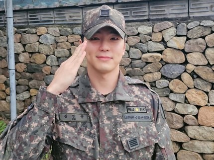 5 Potret Kim Min Gue, Pemeran Drakor Business Proposal yang Baru Selesai Wamil