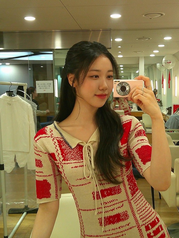 Lee Re mengawali karier di dunia hiburan dengan menjadi seorang model cilik. Hingga di tahun 2012 silam, Lee Re memulai debut sebagai aktris lewat drama Goodbye Dear Wife./ Foto: instagram.com/leere0312