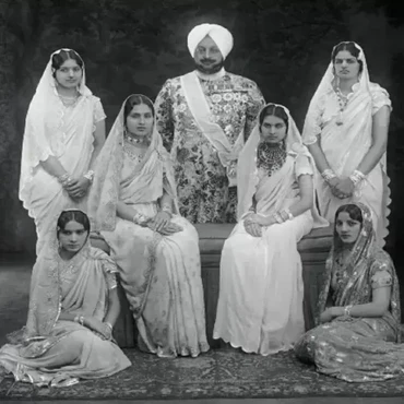 Ini Cerita Mengejutkan Raja India Punya 10 Istri dan 350 Selir yang Hidup Mewah