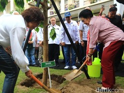 Megawati Tanam Pohon Bodhi di UGM