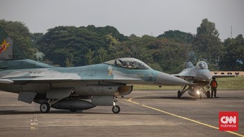 FOTO: Momen Latihan Jet Tempur di Lanud Halim Jelang HUT ke-80 TNI