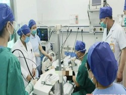 Balita Ini Nyaris Tewas Usai Minum Sup Panas Pakai Sedotan