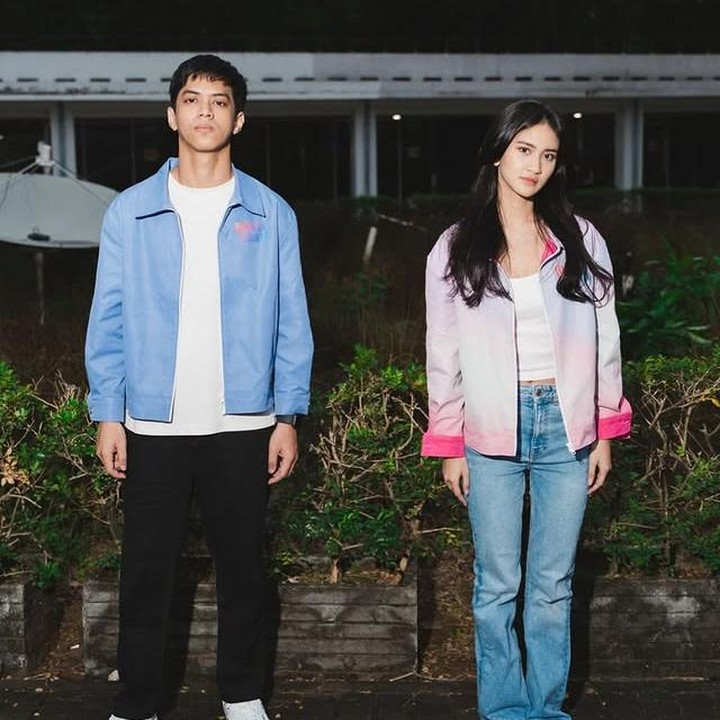 <p>Lewat unggahannya di Instagram, El Putra kerap membagikan kebersamaannya dengan Leya. <em>Chemistry</em> keduanya pun terlihat natural, membuat penggemar semakin menantikan bagaimana kisah itu akan dihidupkan kembali lewat wajah-wajah yang baru. (Foto: Instagram @elputrasarira)</p>