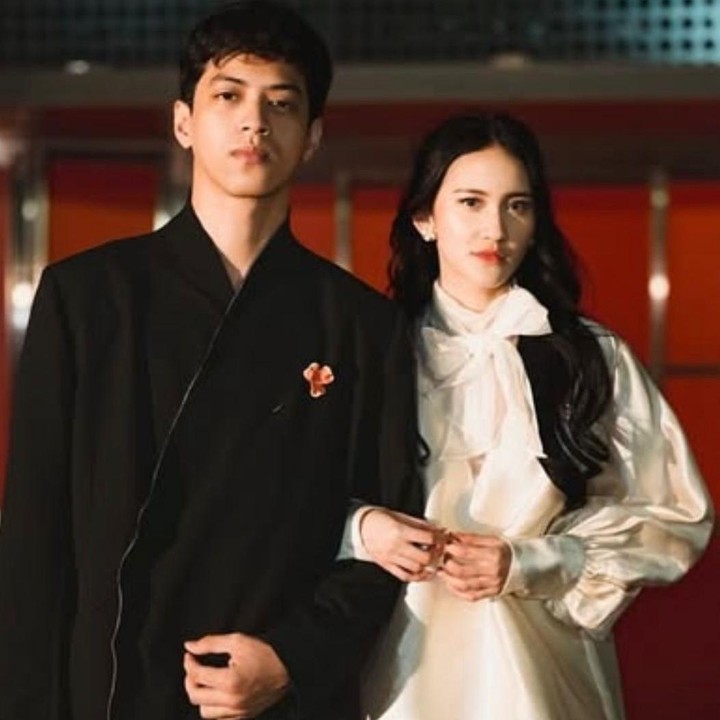 <p>Momen manis juga terlihat ketika keduanya menghadiri ajang bergengsi Busan International Film Festival (BIFF) 2025. Leya tampil anggun sambil menggandeng El, sementara sang aktor muda itu menuliskan rasa syukurnya, "BIFF 2025. <em>Rangga &amp; Cinta</em>. Rasa syukur yang tak bisa diukur, semua karena kasih Tuhan," tulis El melalui postingannya di Instagram. (Foto: Instagram @elputrasarira)</p>