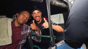 Liputan Olahraga CNN Sport : 2 Bintang Pertamina Enduro VR46 Heboh Naik Bajaj dan MRT di Jakarta