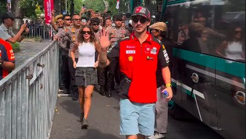 Update Eksklusif Olahraga CNN : Parade MotoGP Mandalika 2025 Berlangsung Meriah