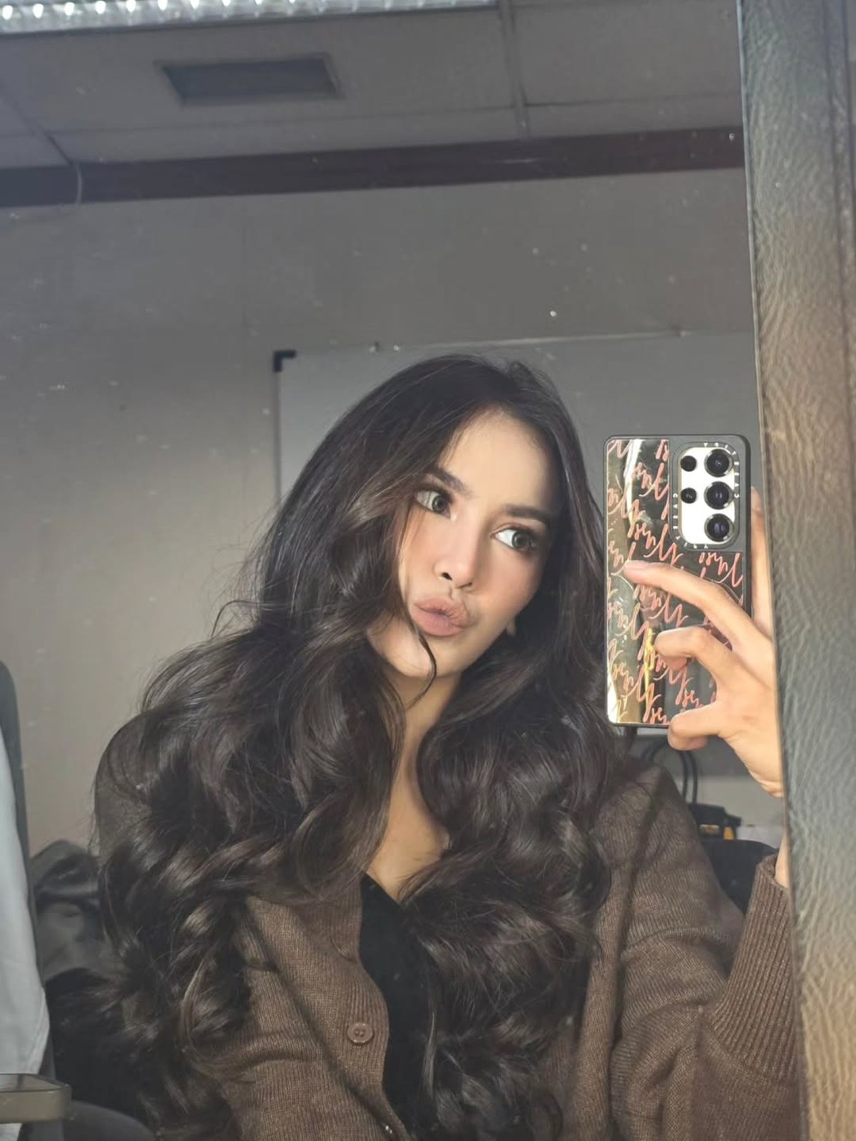 Pakai HP Android&comma; Mahalini Jadi Sorotan Netizen