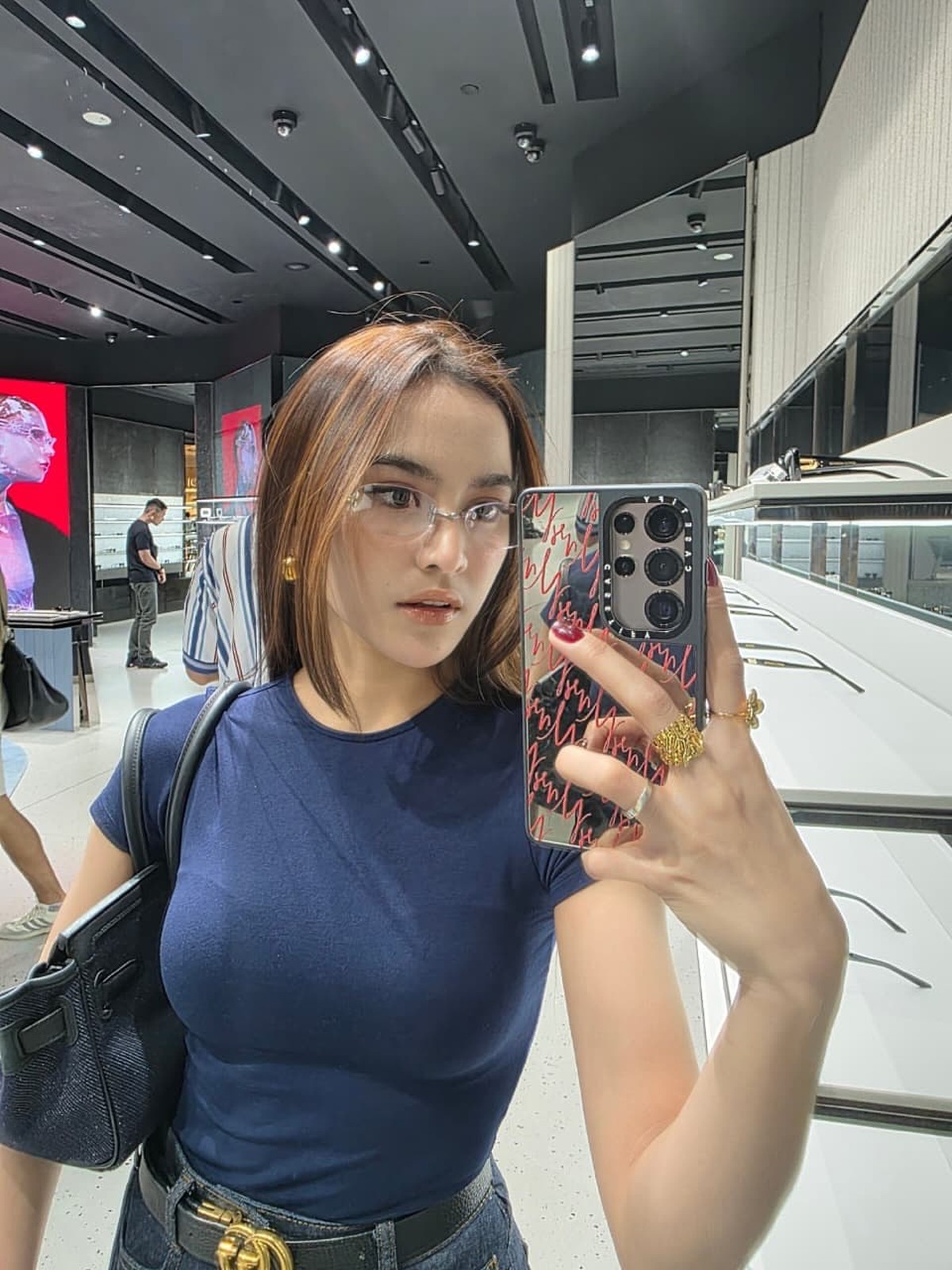 Pakai HP Android&comma; Mahalini Jadi Sorotan Netizen