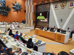 Dipimpin Dasco, DPR Rapat Bareng Menhub-Asosiasi Pengemudi Bahas ODOL