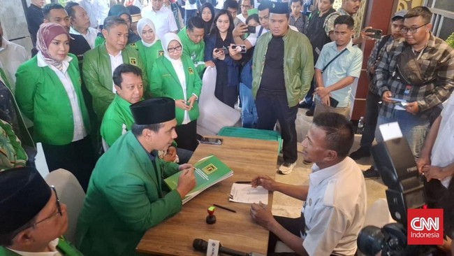 Partai Persatuan Pembangunan (PPP) kubu Agus Suparmanto resmi menyerahkan kepengurusan hasil Muktamar X ke Kementerian Hukum, Rabu (1/10) sore.