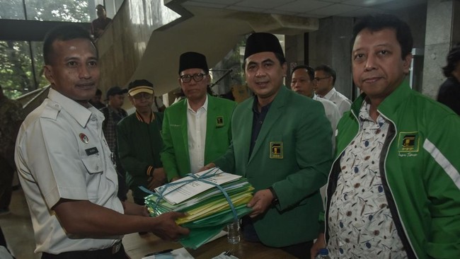 Ketua Majelis Pertimbangan PPP, M Romahurmuziy, menyambut kesepakatan damai antara Mardiono dan Agus Suparmanto untuk mengakhiri dualisme kepemimpinan PPP.