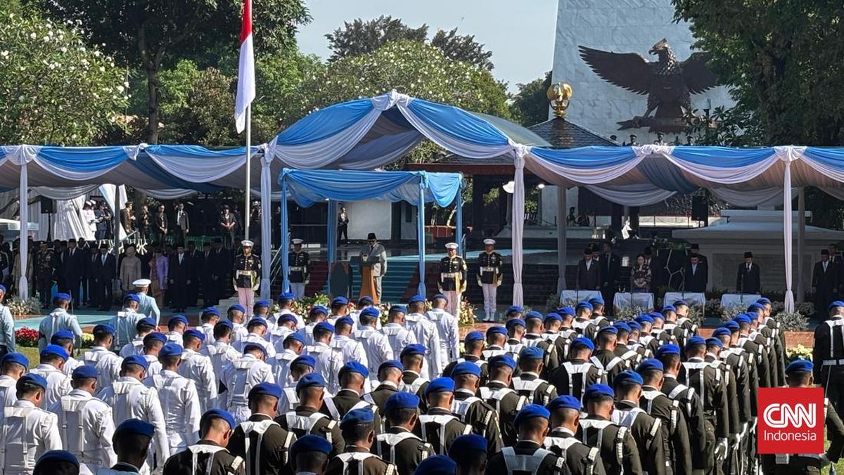Diiringi Gugur Bunga, Prabowo Berdoa di Depan Sumur Maut Lubang Buaya