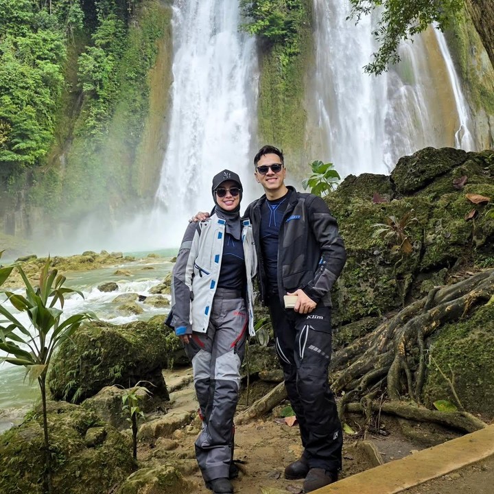 <p>Momen itu dibagikan langsung oleh sang aktor lewat beberapa foto yang diunggah di akun Instagram pribadinya. Seperti biasa, ia selalu melengkapi <em>postingan</em> itu dengan kata-kata romantis.&nbsp;(Foto: Instagram@rio.stokhorst)</p>