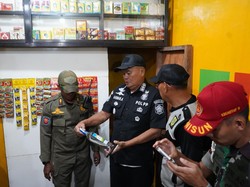 Satpol PP Razia Penjual Miras Ilegal di Citereup Bogor, 203 Botol Disita