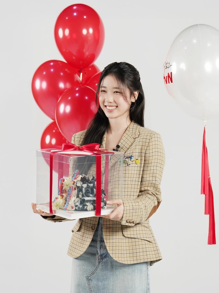 Sejak saat itu, dirinya kerap didapuk memerankan karakter muda dari pemeran utama di sederet serial drama seperti Radio Romance (2018), Start Up (2020), hingga Castaway Diva (2023)./ Foto: instagram.com/noon_company