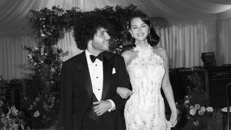 Selena Gomez resmi menikah dengan Benny Blanco.
