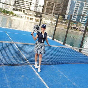 Diduga Ditaksir Sultan Pemilik Lapangan, Ini 7 Potret Tasya Farasya Main Padel di Dubai