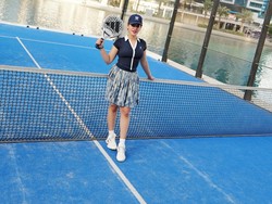 Diduga Ditaksir Sultan Pemilik Lapangan, Ini 7 Potret Tasya Farasya Main Padel di Dubai