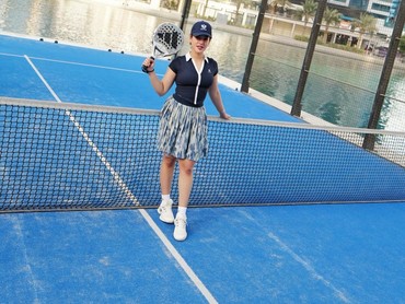 img-title Diduga Ditaksir Sultan Pemilik Lapangan, Ini 7 Potret Tasya Farasya Main Padel di Dubai