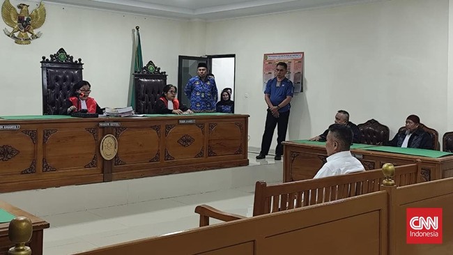 Jaksa Banding Vonis 5 Tahun Terdakwa Pabrik Uang Palsu UIN Makassar Kejaksaan Negeri Gowa mengajukan banding atas vonis 5 tahun penjara terdakwa uang palsu UIN Alauddin. JPU tuntut hukuman lebih berat untuk keadilan.