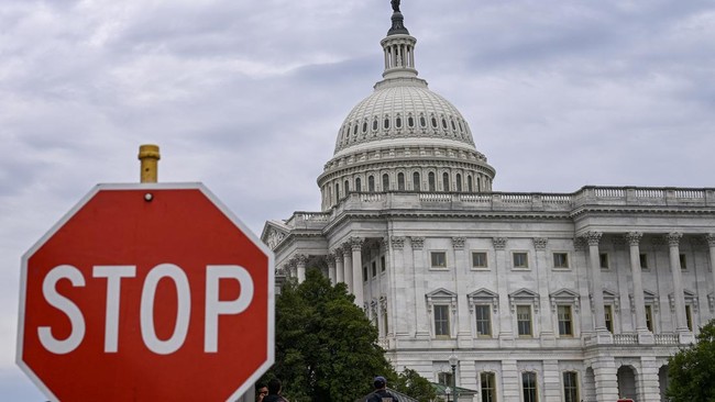 Demokrat vs Republik Saling Tuding soal Pemerintah AS Shutdown Demokrat dan Republik saling tuding setelah Senat gagalkan loloskan RUU anggaran hingga pemerintah AS shutdown.