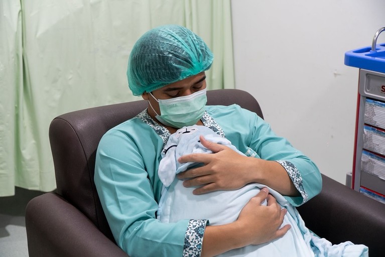 Vika Kolesnaya Istri Billy Syahputra Melahirkan