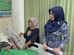 Jenguk Korban Ponpes Ambruk di Sidoarjo, Lia Istifhama: Mereka Luar Biasa Tegar