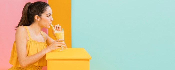 Bagaimana jika mengonsumsi jus buah? Jus buah memang menyehatkan dan menyegarkan namun kandungan nutrisinya berkurang.
