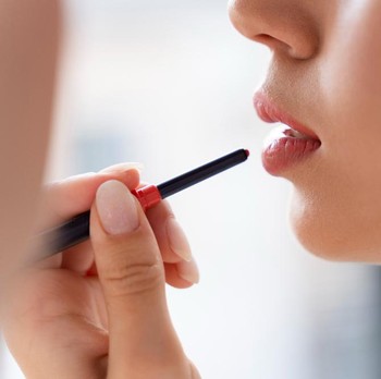 3 Warna Lipstik untuk Tampilan Fresh dan Awet Muda, Wajib Coba!