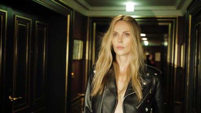 Charlize Theron Soal Isu Timothee Chalamet Remehkan Balet: AI Bisa Gantikan Dia