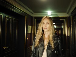 Charlize Theron Soal Isu Timothee Chalamet Remehkan Balet: AI Bisa Gantikan Dia