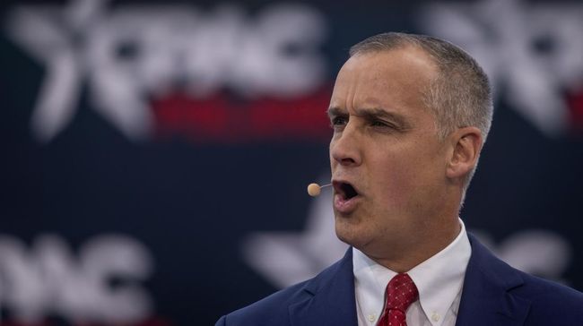 Antek Trump, Corey Lewandowski, peringatkan penampilan Bad Bunny di Super Bowl Halftime Show 2026 bisa digeruduk imigrasi AS atau ICE.